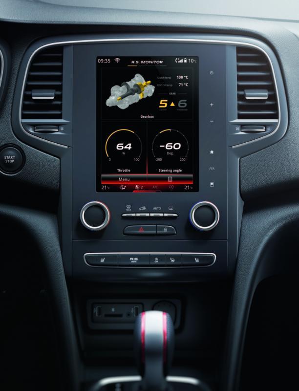 8.7英寸的大型中控显示触屏搭载多媒体系统,质感与科技风格傲视同级车。