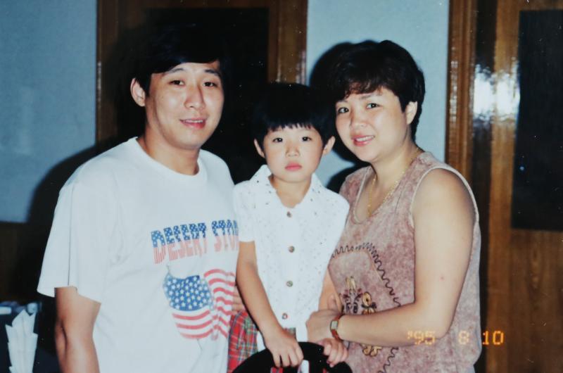 陶李的父母都是职业泳手，一家人的生活和梦想都离不开泳池，堪称“游泳世家”。（受访者提供）