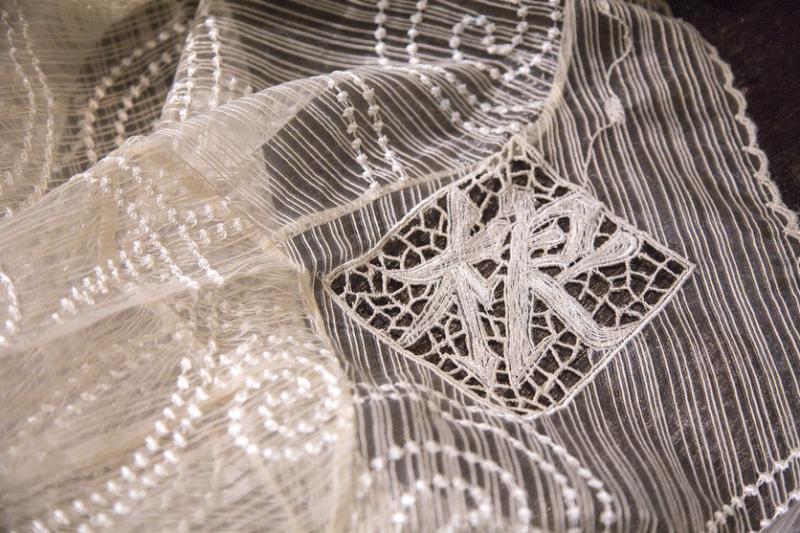 有土生华人血统的杨福来在回溯自己华人的根源时,获得不少灵感。