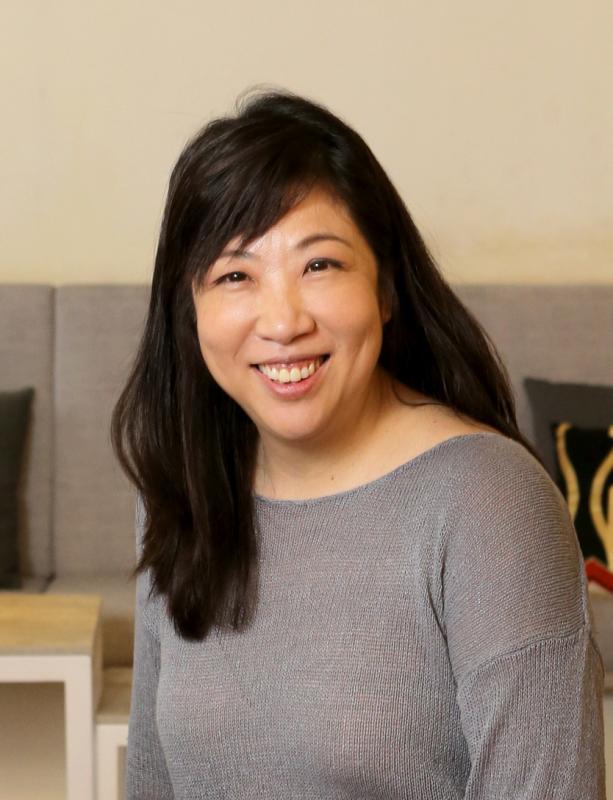 茶骨禅心工作室创办人陈春锦表示,与其通过说教式的方式来评定茶的好坏,不如给人多些想象空间,与茶友深入探讨茶文化。(严宣融摄)