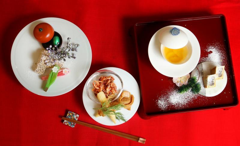 新春期间泡壶春茶,再把茶桌布置漂亮,工作坊教你在整个接待客人的过程中展现自我魅力。(摄/严宣融)