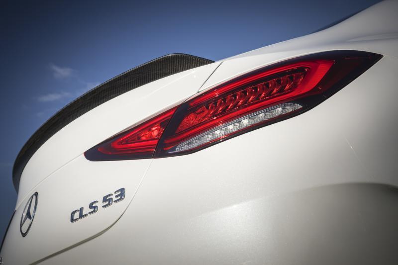 分为两节的车尾灯与其他马赛地跑车的造型相似,漂亮时尚,与车身的流线线条一致。