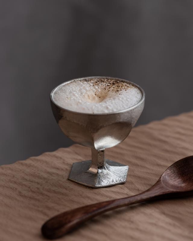 前菜的洋葱浓汤,加入了杏仁和甘草,让人喝到了不同食材的甜味。