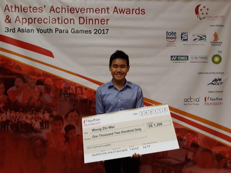 去年在亚洲青残运摘下三面金牌,黄智伟共获得1200元奖金。(受访者提供)