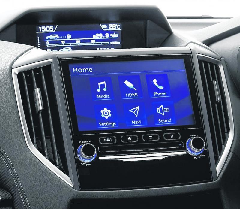 8英寸中控触屏具有导航、音乐收听、电话通讯等功能。