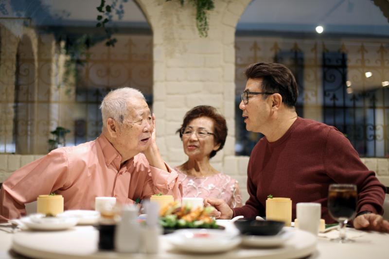 梁志强说：爸爸，你还记得吗？你画裸体仙女被祖父骂到狗血淋头？