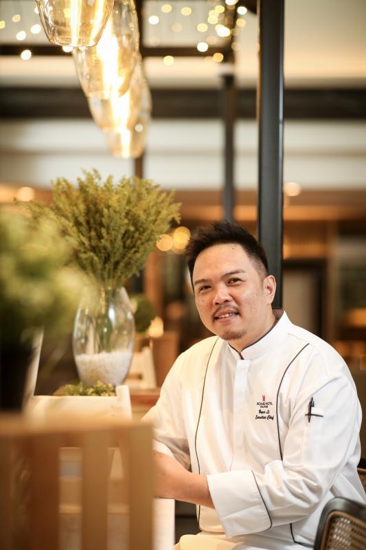 李明刚受外婆启发而喜欢上烹饪。