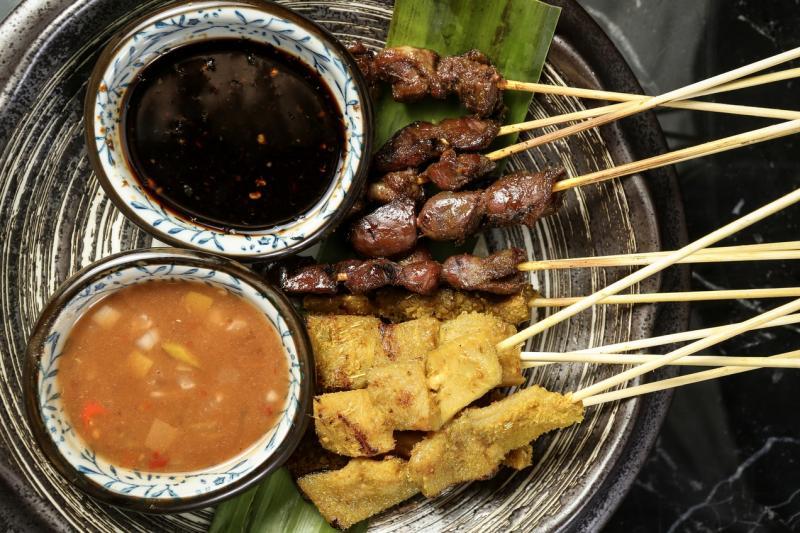 1980年代普遍的鸭心沙爹以及少见的牛肚沙爹。