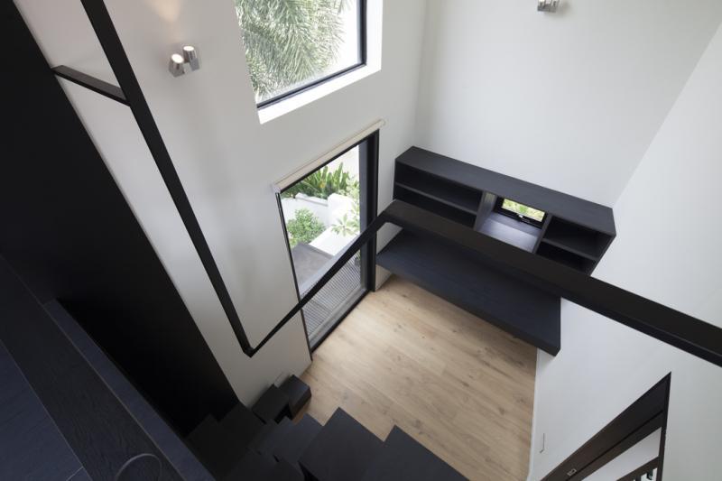 从“张爱玲”阁楼俯视书房。