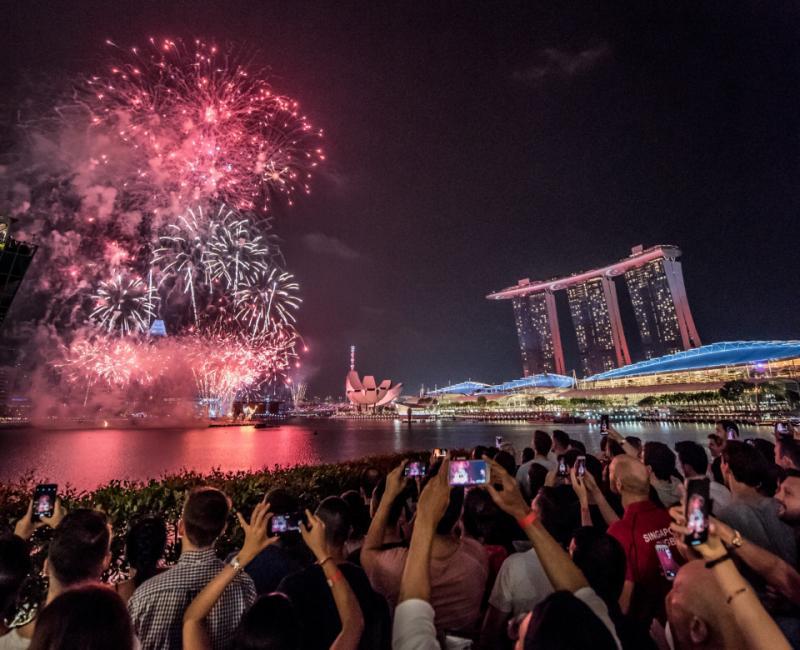 本地是各种风味美食汇聚之地,跨年大餐有各种风味供选择。
