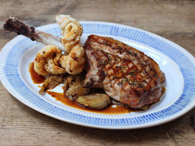 意大利餐馆的战斧猪扒。