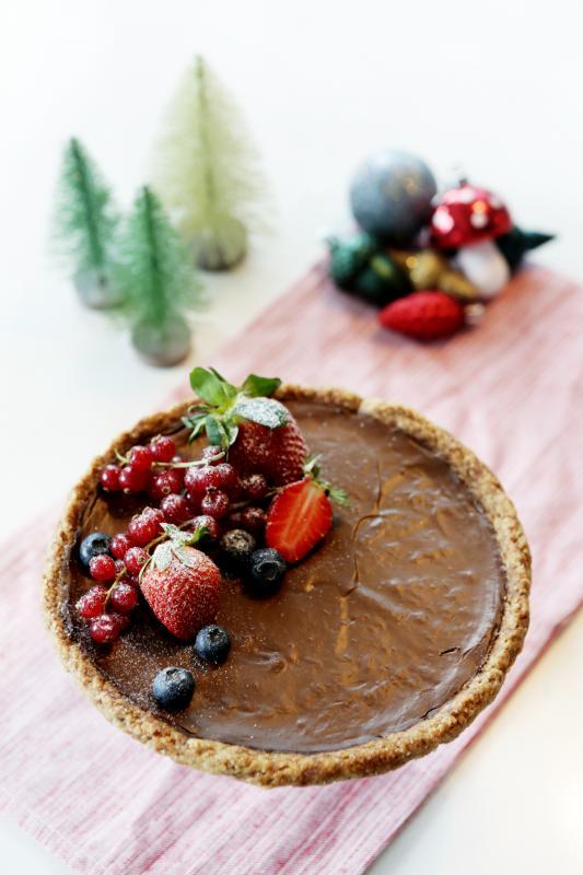 Cedele的纯素巧克力莓子派，酥皮用燕麦片和纯橄榄油做成。