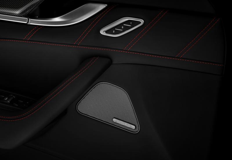 从皮革与碳纤维饰板的搭配,到Bowers & Wilkins环绕立体声音响系统,玛莎拉蒂树立了内饰的全新标杆。