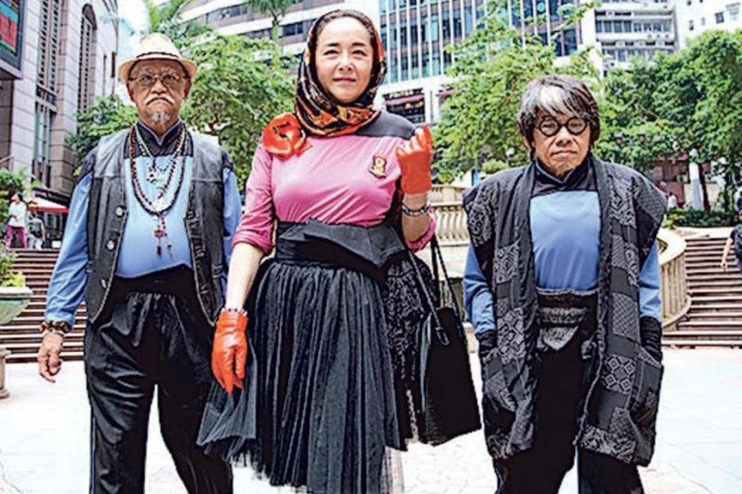 恬妞（中）拍摄林敏骢执导的贺岁片《如珠如宝》。（互联网）