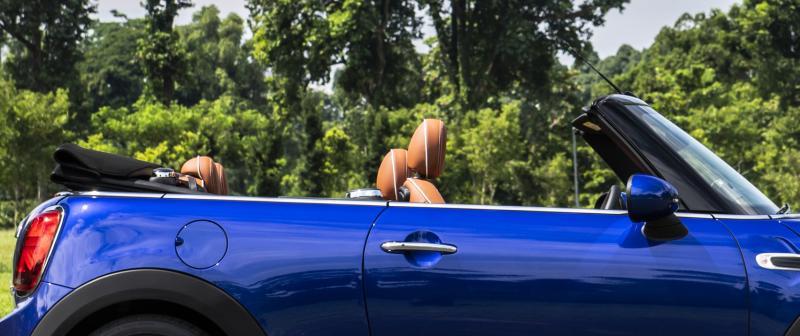 因为电动软篷的缘故,开篷版迷你的重量比硬顶版重了接近100公斤。