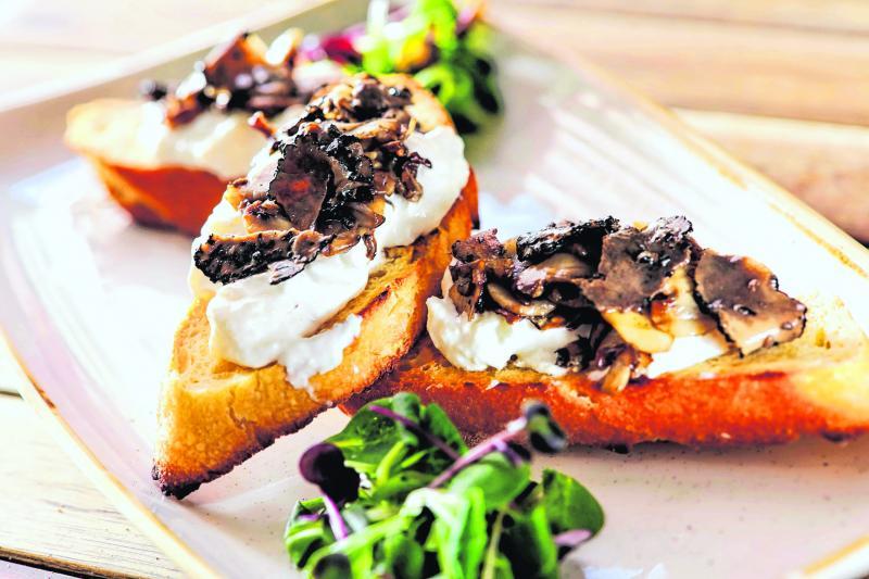 Crostini E Funghi松茸蘑菇奶酪烤面包