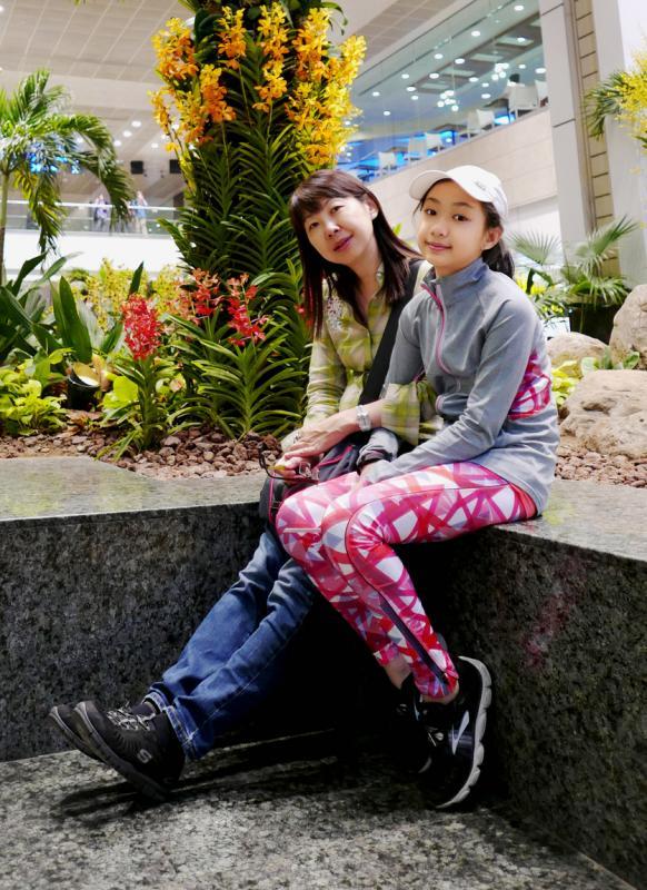 母亲陈淑芳为了照顾女儿,曾一度放弃全职的销售工作。(受访者提供)