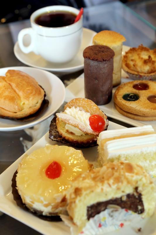 东坡茶室简化版的法式糕饼,对现代人来说已是古早味。(龙国雄摄)