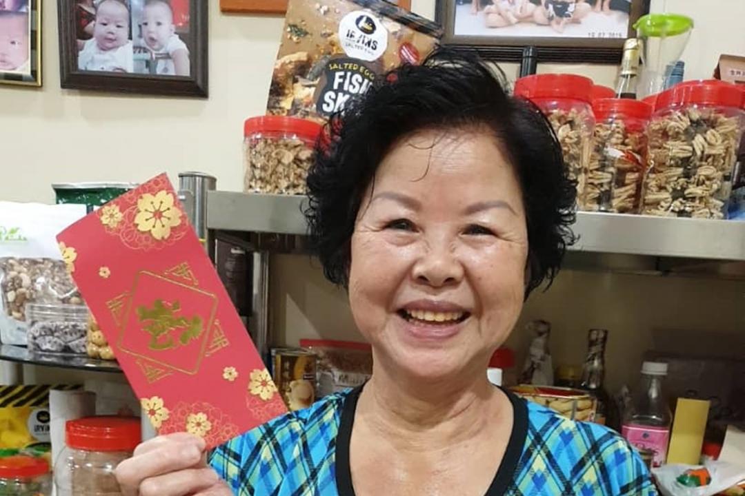 有三个孩子的翁秀云表示,不会介意孩子包多少红包钱。(受访者提供)