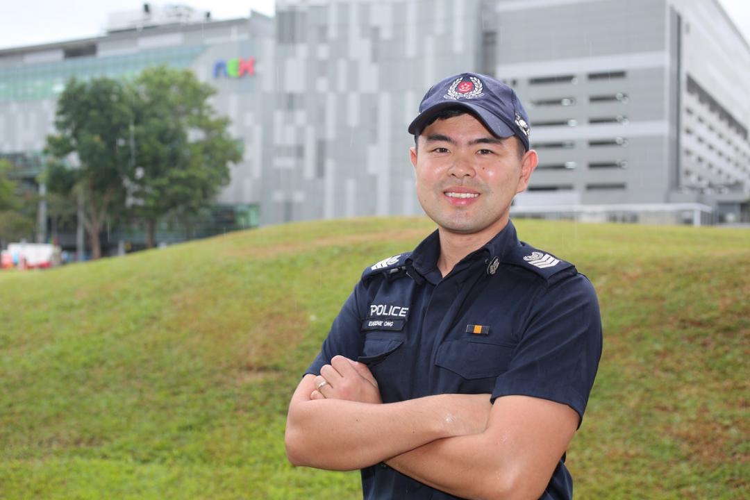 王维庆高级警曹长本月中帮忙寻获七岁自闭童，还自掏腰包买机器人玩具送他，消息之后被贴上面簿，他也因此爆红。