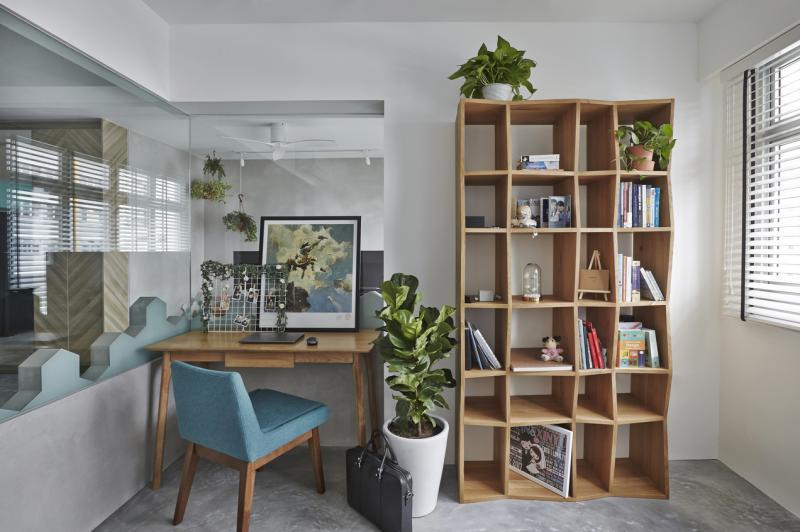 六角钻石形瓷砖砌成一面半墙,隔出一个既与客厅、饭厅和厨房相连,但又是个隐私度较高的书房兼办公间。