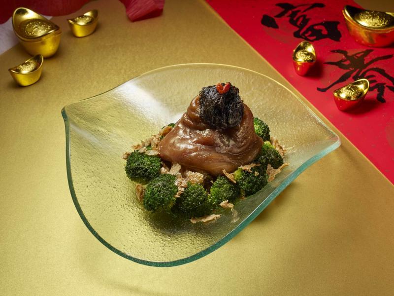 发菜红烧元蹄,象征横财就手。(金牡丹中餐馆提供)