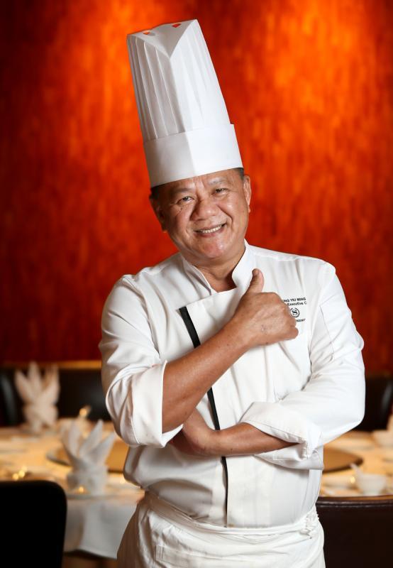 喜来登酒店李白餐馆执行主厨钟耀明师傅。