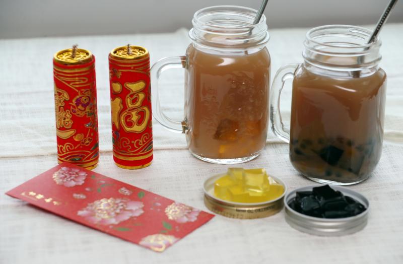 过年喝较低糖珍“猪”奶茶，满足本地人爱喝泡泡茶的欲望。