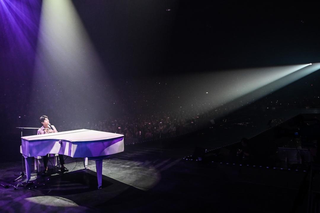 朴宝剑在粉丝会自弹自唱展才艺。（StarSpeed娱乐提供）