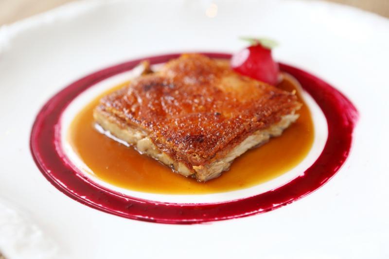 西班牙人爱吃烤猪肉，外皮酥脆，肉质软嫩。