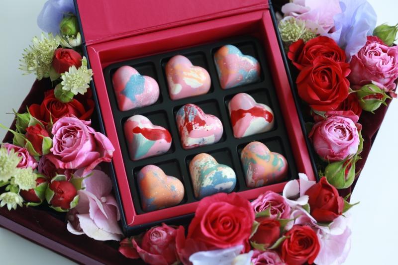 巧克力鲜花礼盒须预订。(Janice Wong)