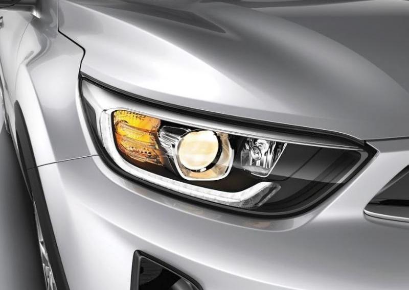 车头灯LED日间行车灯。