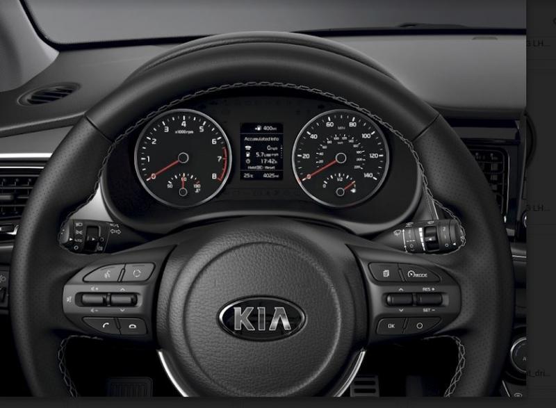 方向盘握感十足,加速时很稳固。