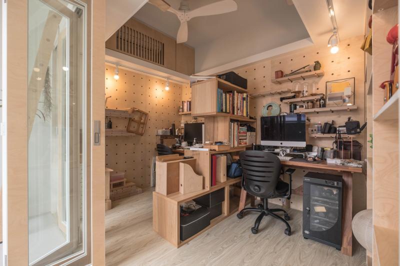 夫妻常在家办公,因此书房的设计很重要。