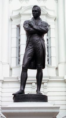 莱佛士雕像.jpg