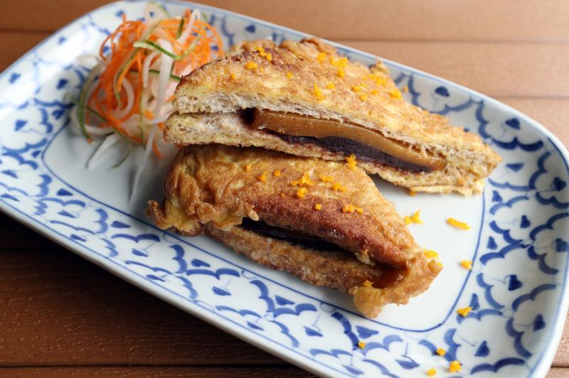 炸年糕三文治可作为早餐。(饶进礼摄)