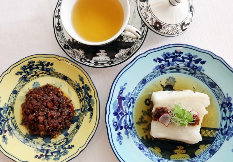 腊味虾米酱用途广泛,不仅可用来蒸鱼做菜,也能拌饭吃。(庄耿闻摄)