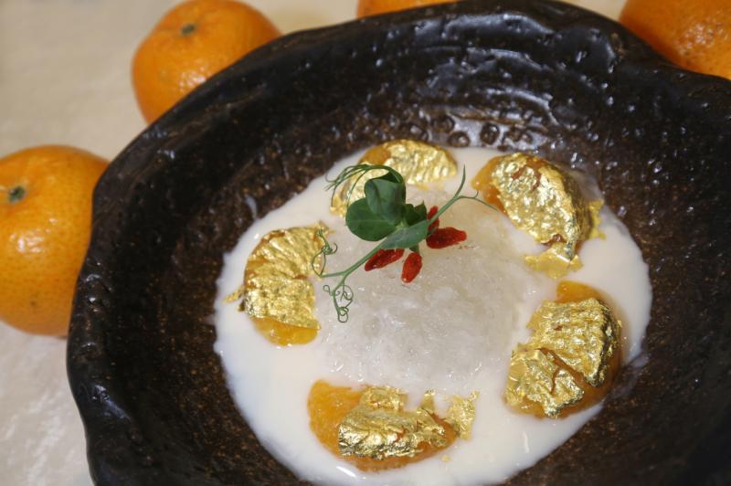 金柑燕窝杏仁露(梁麒麟摄)