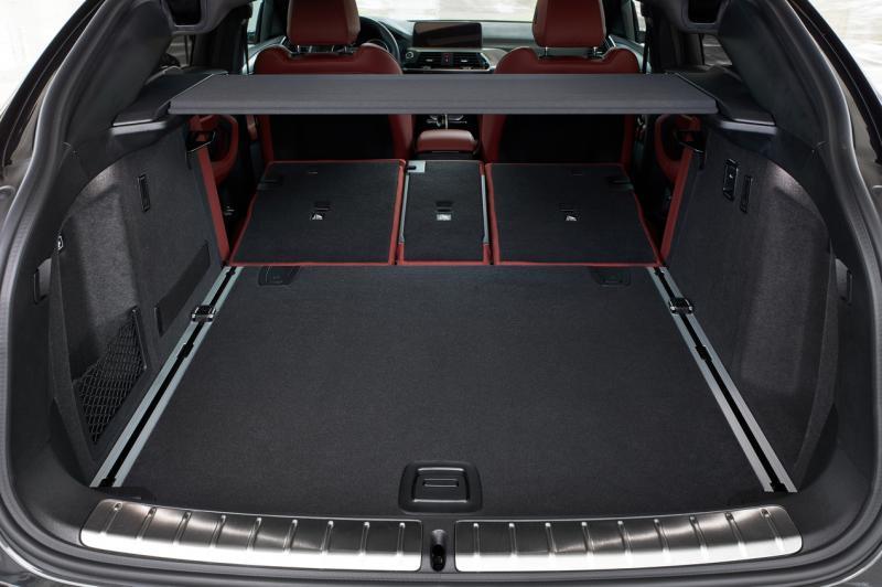 车子的行李厢空间达525升,若将后座椅背平放,容量可增加到1430升。