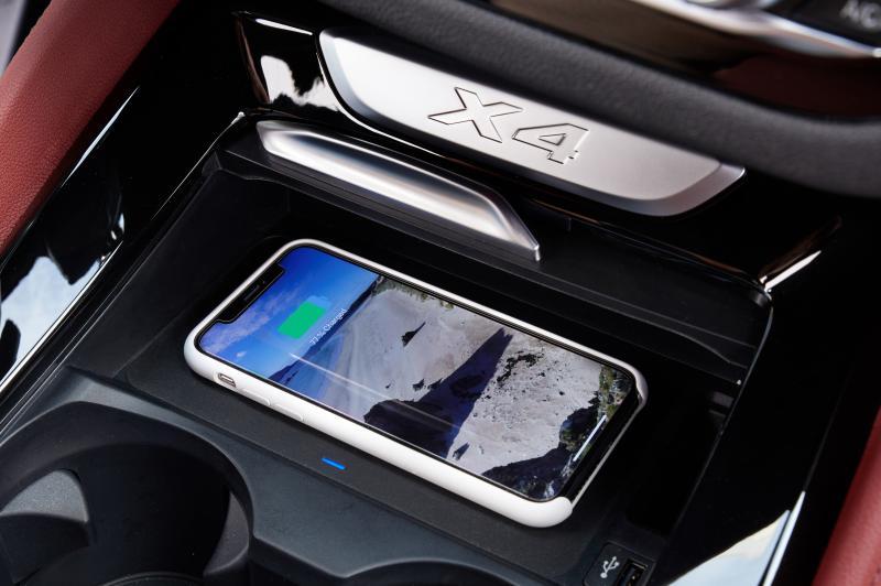 无线手机充电是车子的一项现代设备。