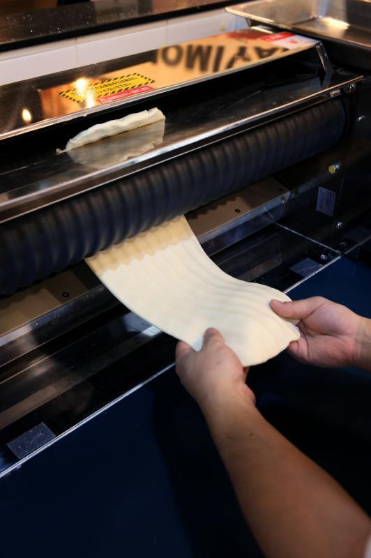 Udon Kamon每天现做新鲜面条。（龙国雄摄影）