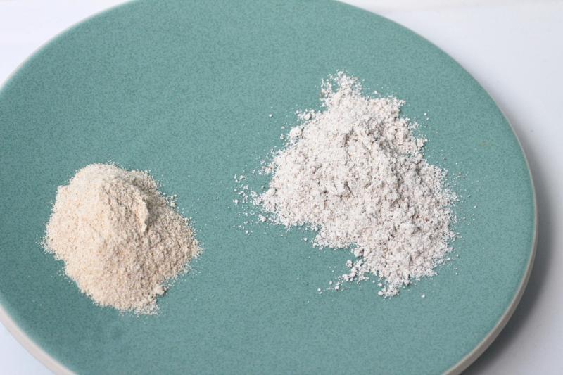 黑麦粉并不黑,淡淡的灰色。