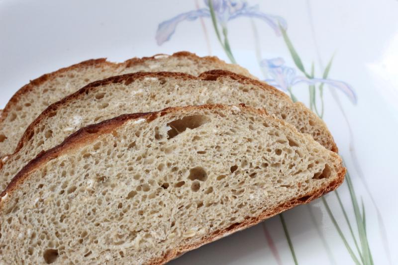 苋米面包较湿润,吃起来像“粿”一样。