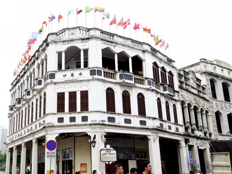 “水巷口”地标性骑楼像一艘轮船。