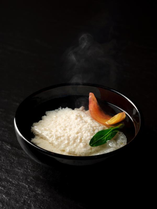 一菜一格,百菜百味,川菜口味多样化,例如鸡茸豆花汤,味道清甜美味。