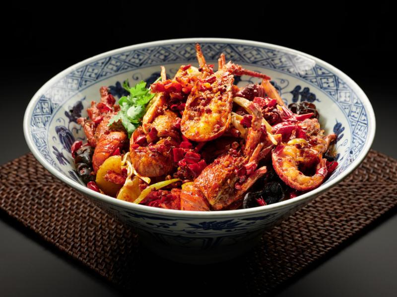 香锅小龙虾,呈现川菜的辣味。