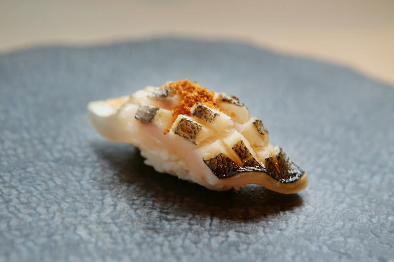 经过炭烤的Bincho适合不喜食生鱼者。