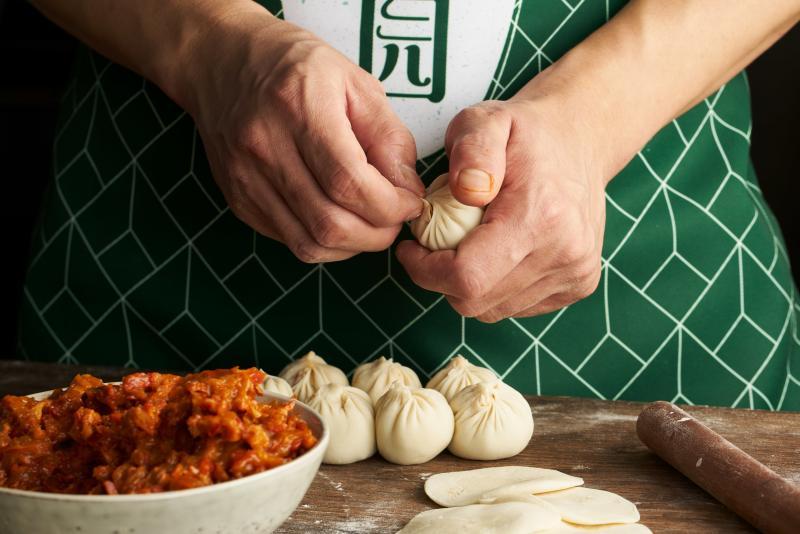 传统手工包点在现代的语汇里找到传承的缝隙。(振新园提供)