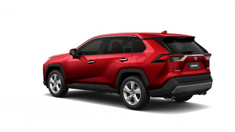 在2000年及2005年，丰田推出了两次换代产品，造型开始有了变化。