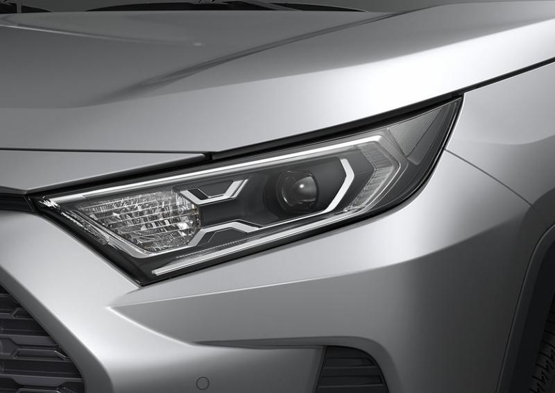 长形车头大灯以几何多边形的元素贯穿设计。